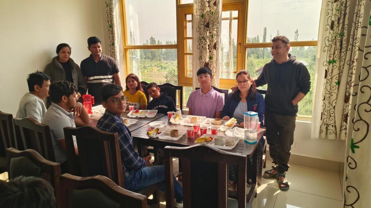 Hotel Gulmarg Residency, Kunzer Гульмарг Экстерьер фото