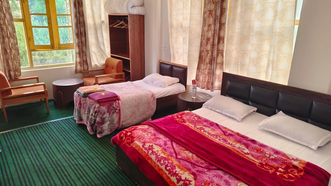Hotel Gulmarg Residency, Kunzer Гульмарг Экстерьер фото