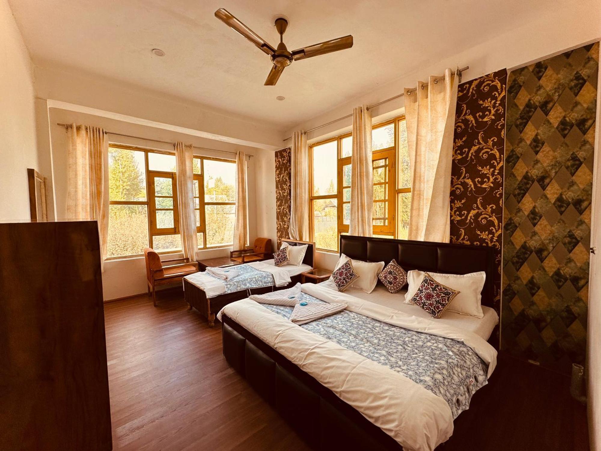 Hotel Gulmarg Residency, Kunzer Гульмарг Экстерьер фото