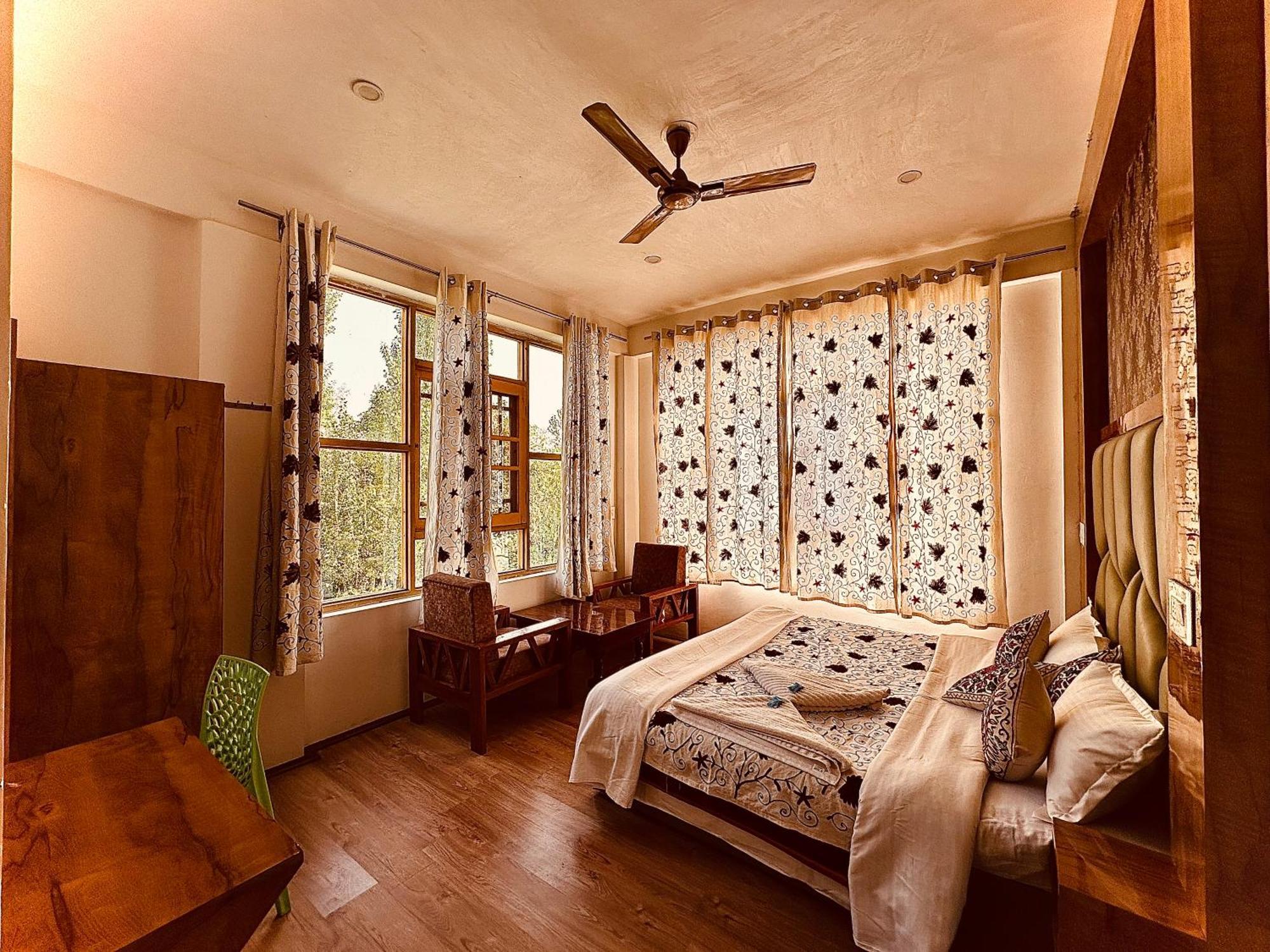 Hotel Gulmarg Residency, Kunzer Гульмарг Экстерьер фото