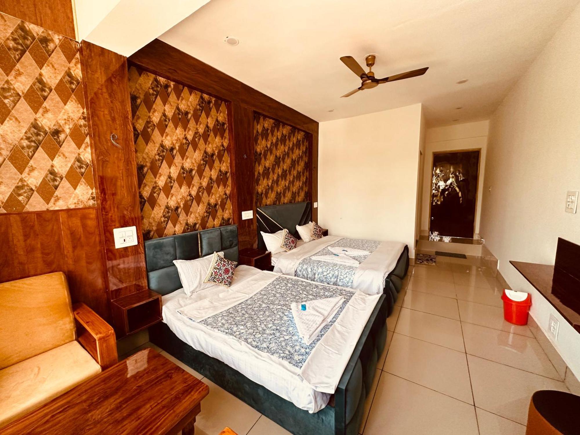 Hotel Gulmarg Residency, Kunzer Гульмарг Экстерьер фото