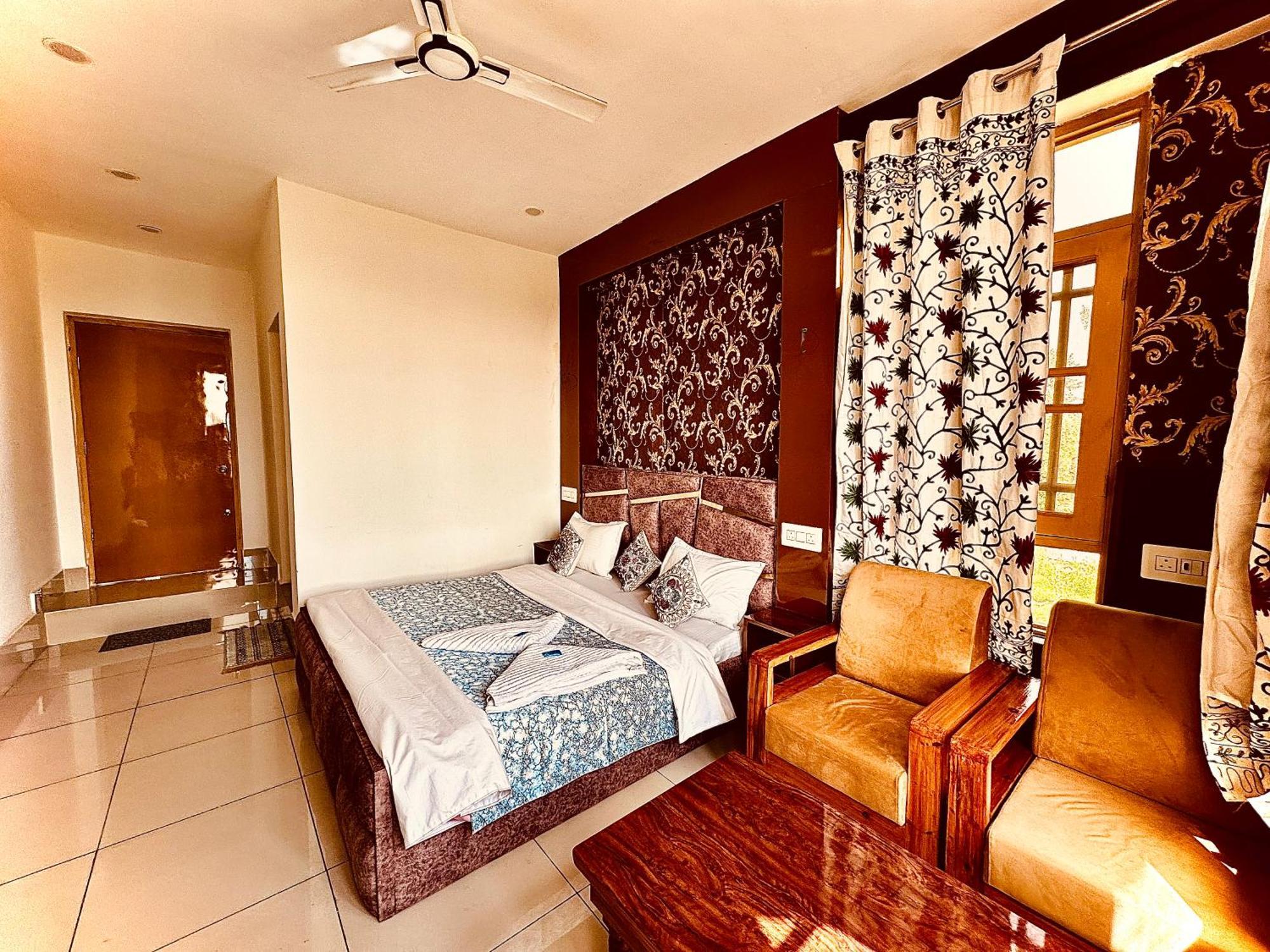 Hotel Gulmarg Residency, Kunzer Гульмарг Экстерьер фото