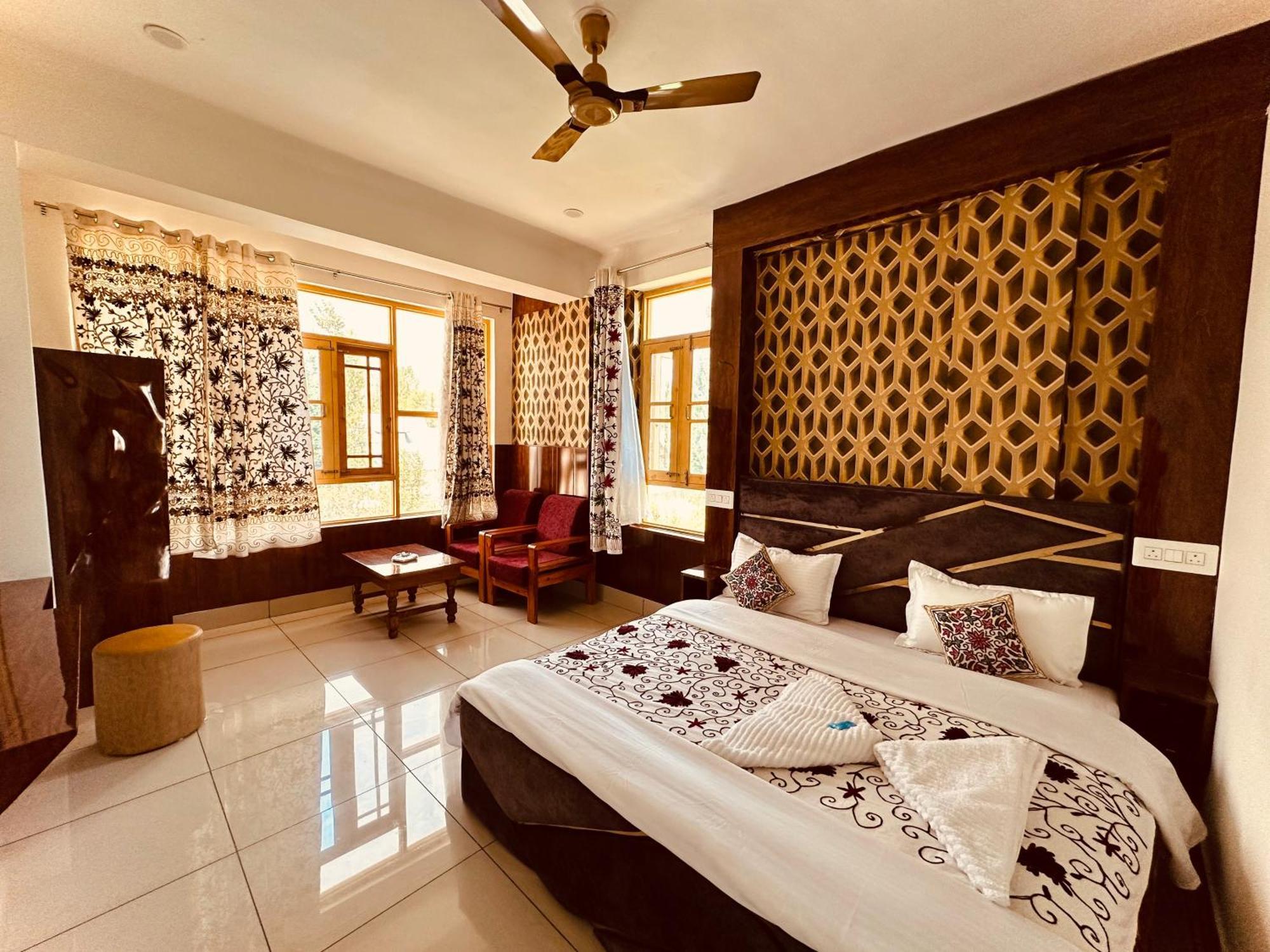 Hotel Gulmarg Residency, Kunzer Гульмарг Экстерьер фото